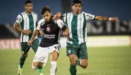 Corinthians joga mal, mas vence Racing e sobe para segundo no grupo da Sul-Americana