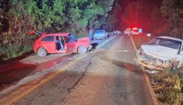 Motorista sem CNH e com sinais de embriaguez se envolve em colisão frontal que deixa dois feridos na SC-283