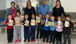 ESF Idamar realiza ação de verificação de carteiras de vacinação na Escola Vila Marina