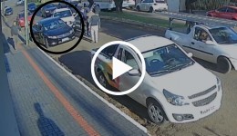 Mulher perde o controle e bate em carro estacionado