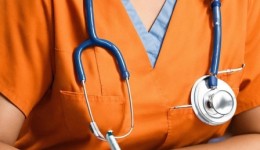 Enfermeira é assaltada e agredida após ser chamada para atender suposto mal súbito