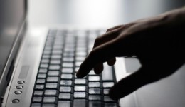 Comerciante cai no 'golpe do falso sequestro' e transfere R$ 1,3 mil a estelionatários