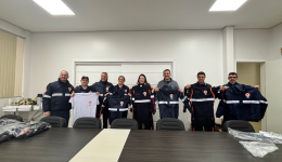 SAMU de recebe novos uniformes em cerimônia na prefeitura