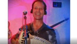Morre aos 61 anos o músico Nelsinho, fundador da Banda Alma e Coração