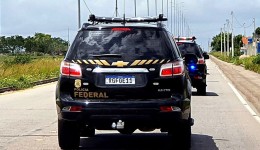 PF cumpre mandados da Operação Gamba contra descaminho de vinhos e camarões