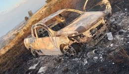 Incêndio de grandes proporções atinge área de vegetação e veículo no Oeste