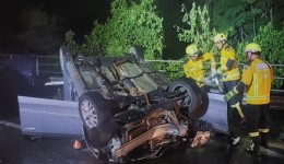 Colisão frontal entre carros deixa dois jovens mortos e dois feridos