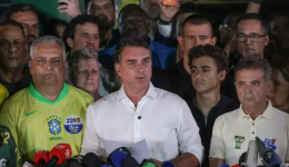 Flávio Bolsonaro anuncia pedido de anulação da eleição e contesta resultado