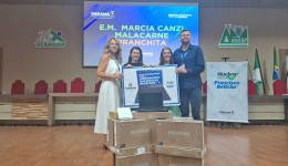 Secretária de Educação participa da entrega de kits tecnológicos do programa Educa Juntos