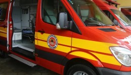 Mulher fica com a mão presa em cilindro elétrico de pão