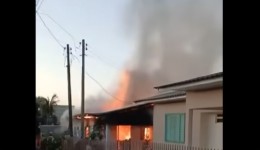 Casal de idosos perde tudo após casa pegar fogo