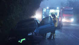 Colisão entre dois carros deixa homem ferido na BR-282