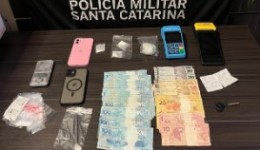 PM encontra grande quantidade de cocaína e mais de R$ 3 mil em espécie em residência