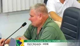 Vereador em SC defende morte de cães soltos e diz que alguém tem que fazer um 'servicinho' durante sessão