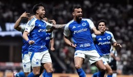 Dupla de Seleção marca, Cruzeiro vence Atlético-MG, dá fim a jejum e larga na frente por classificação no Copa do Brasil