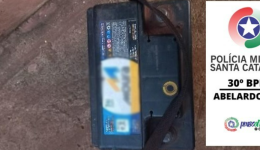 Homem é preso após furtar bateria e ameaçar colocar fogo em casa