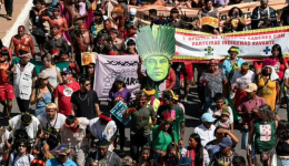 Indígenas de todo o Brasil ocupam a Esplanada dos Ministérios