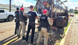 Polícia Rodoviária, PF e Receita Federal apreendem caminhão de leite que transportava quase 6 toneladas de maconha