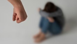 Homem é preso após agredir mulher e bater cabeça da vítima no chão