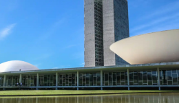 Projeto que tenta barrar aborto legal de meninas vítimas de estupro avança na Câmara