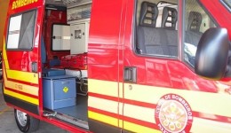 Homem é socorrido após sofrer queda de barracão