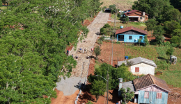 Calçamento avança na Rua Vereador Gasparotto, em São Pedro Tobias