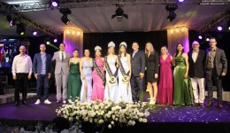 Baile elege novas soberanas em noite de glamour e emoção