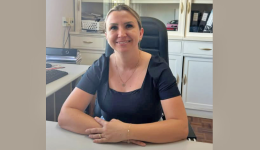 Nova secretária assume com foco em diálogo e fortalecimento do ensino