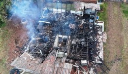 Homem ateia fogo na casa de ex-namorada 10 dias após término e é preso