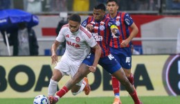 Inter perde para o Bahia em jogo atrasado pelo Brasileirão e segue próximo do Z-4