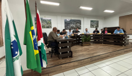 Câmara aprova projetos e discute ampliação do Centro de Convivência dos Idosos