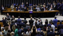 Alcolumbre marca votação da PEC pelo fim da 6x1 para quarta-feira