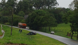 Motorista sai da pista para evitar colisão com carreta na BR-163