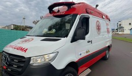 Motociclista fica ferida após queda de moto