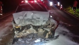 Homem e adolescente ficam feridos após carro colidir na traseira de trator na PR-473