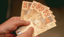 Salário mínimo de 2027 tem acréscimo de R$ 120 em nova projeção do governo