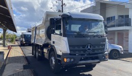 Município compra três novos caminhões-caçamba para a Secretaria de Obras; investimento passa de R$ 2 milhões