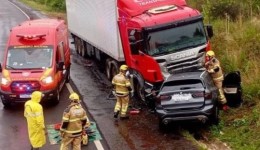 Família catarinense morre em acidente envolvendo carreta de Barracão