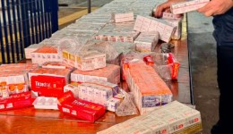 Motorista é preso com mais de 5,8 mil ampolas de remédios para emagrecimento escondidas em fundo falso