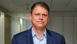Tarcísio de Freitas é reeleito governador de São Paulo no primeiro turno