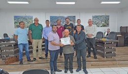 Câmara de Vereadores realiza 10ª sessão ordinária com votação de projetos e moção de aplausos ao padre Harry