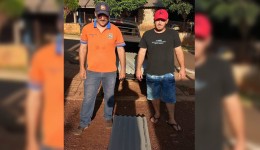 Defesa Civil entrega mais de 100 telhas a famílias atingidas por temporal