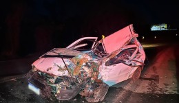 Duas pessoas morrem em acidente entre carro e caminhão na BR-163