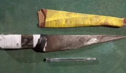 Polícia apreende faca e drogas durante operação Caminho Seguro