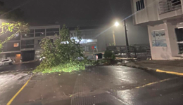 Temporal com granizo e ventania causa destruição durante a madrugada