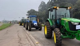 Agricultores fazem tratoraço no norte do RS por melhores condições de pagamento das dívidas rurais