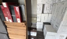 Mais de 2 mil garrafas de vinho argentino são apreendidas em motorhome com fundo falso em SC