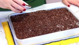 Esse bolo de chocolate quente fica super cremoso e fofinho