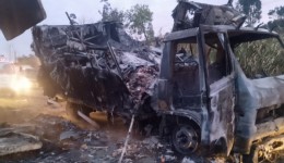 Caminhão é destruído pelo fogo na PR-493