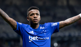 Cruzeiro vence Flamengo de virada e chega à quarta vitória consecutiva